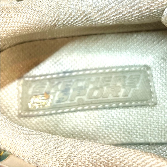 Skechers Sneakers Tan and Cream with Pink Flowers Trimmed in Gold Size 9 - Picture 8 of 13
